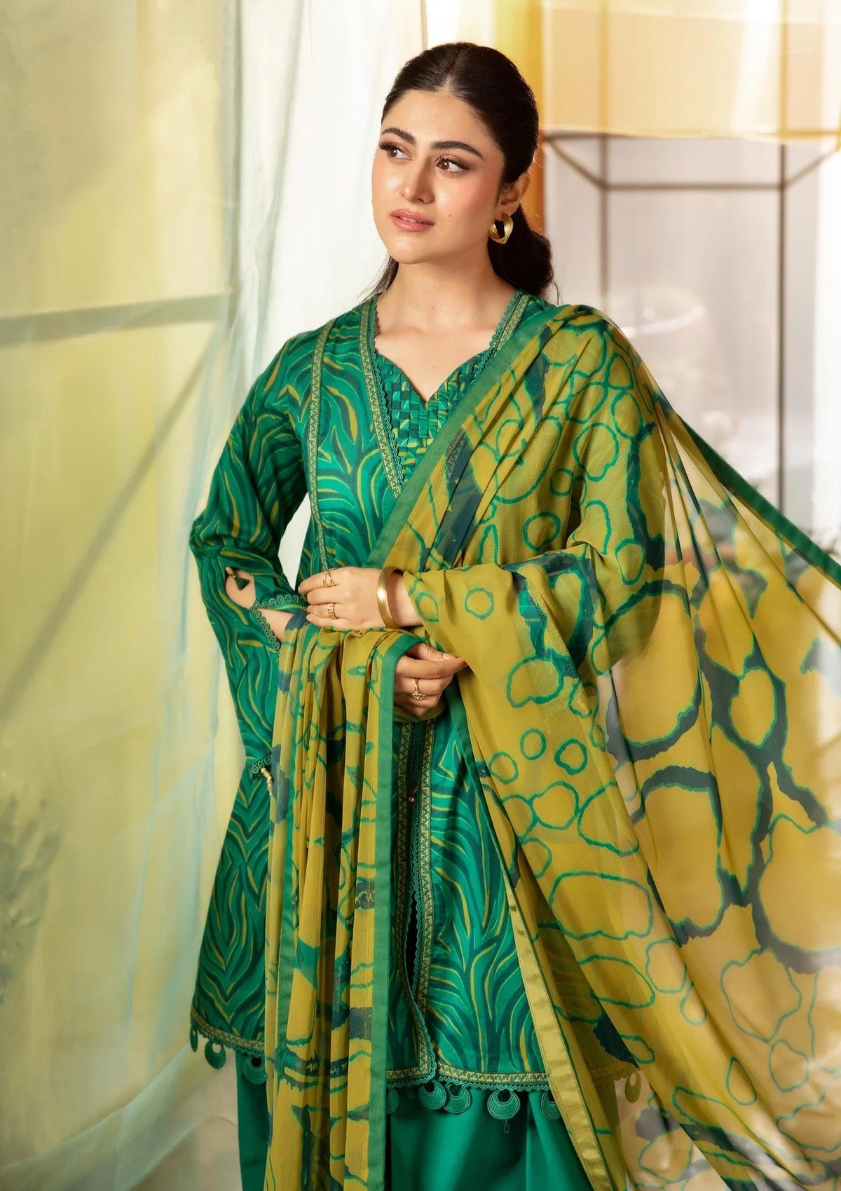 3 Pcs Unstitched Printed Lawn Suit DN-680