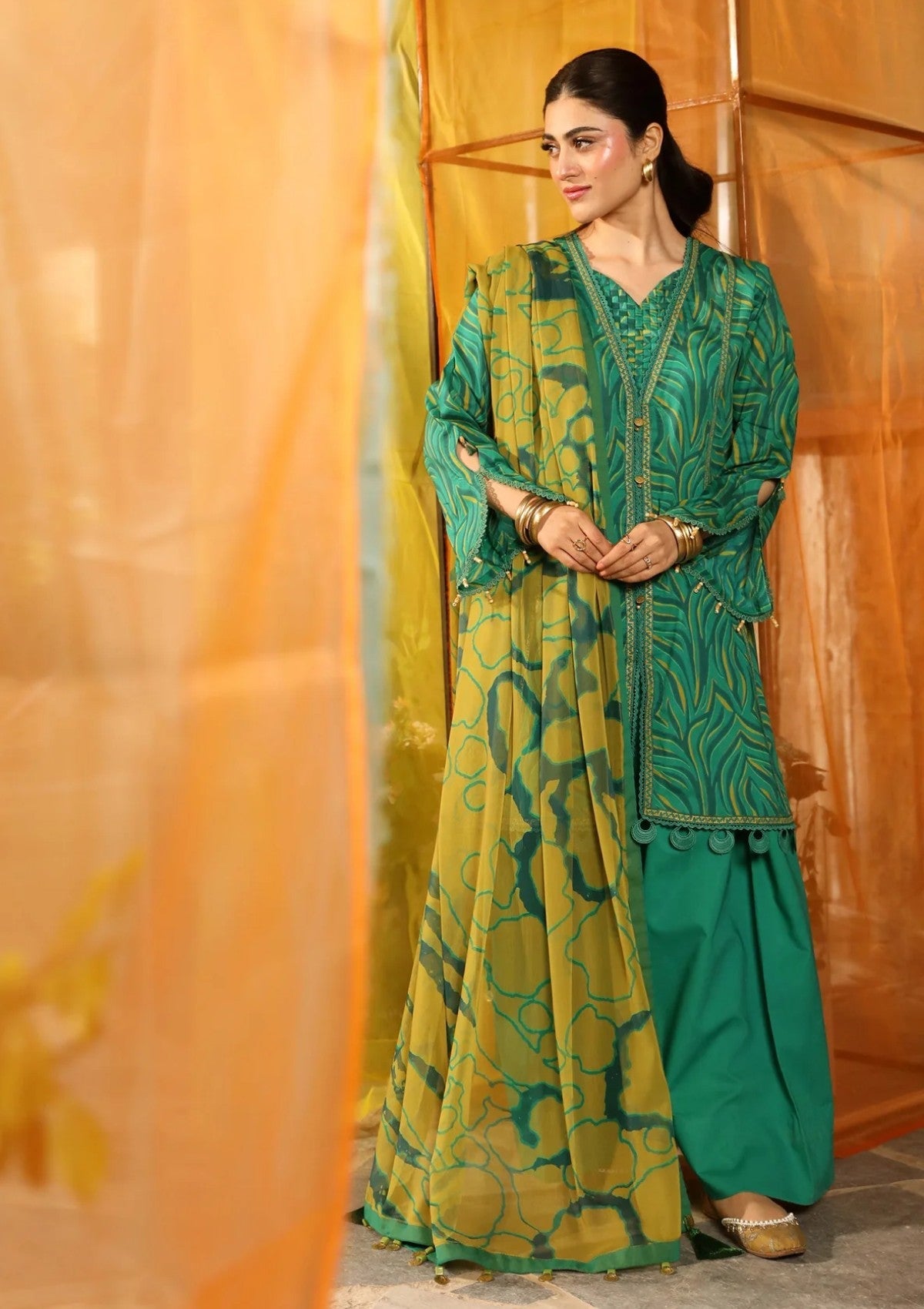 3 Pcs Unstitched Printed Lawn Suit DN-680
