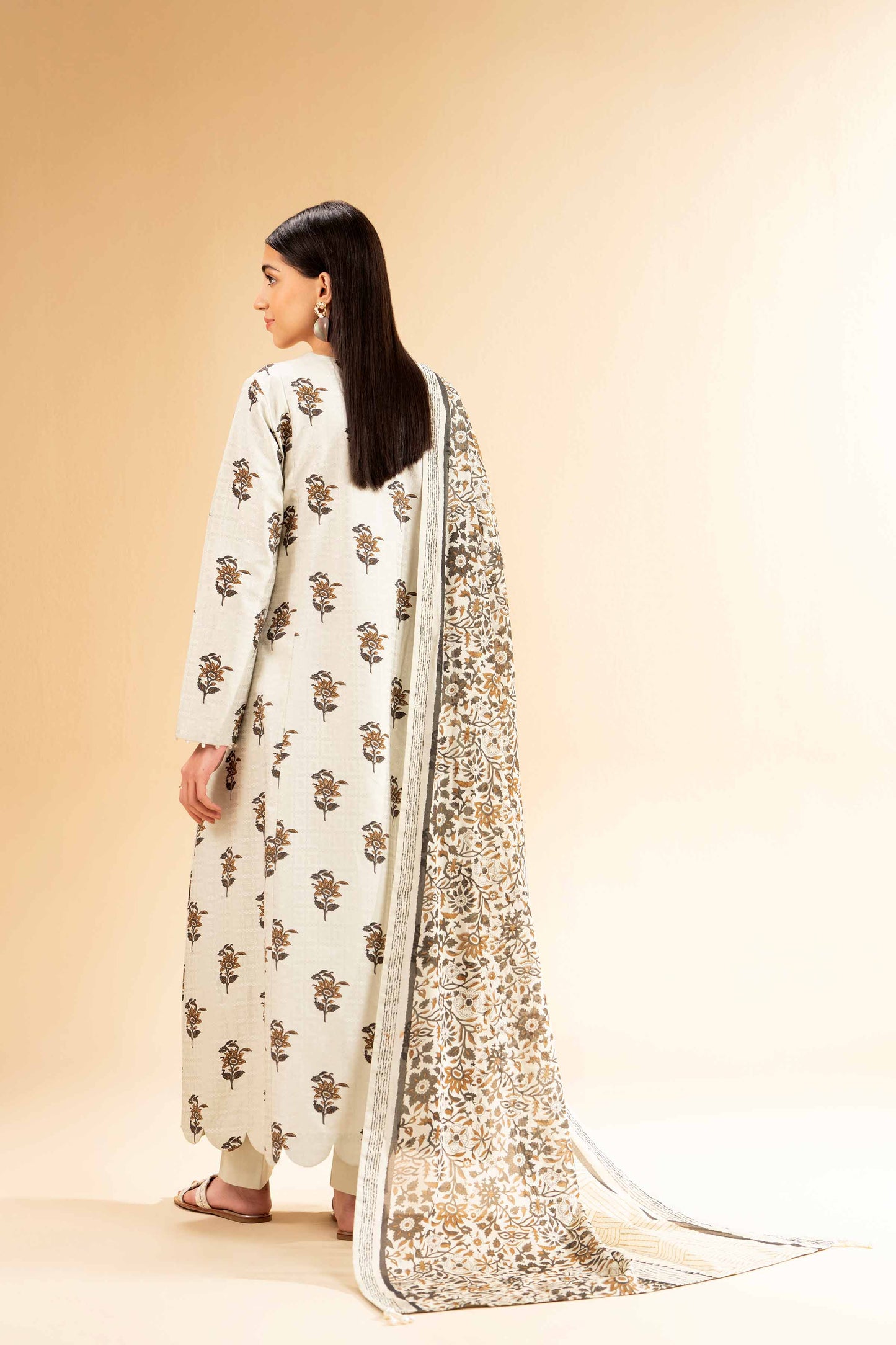 3 Pcs Uunstitched Printed Lawn By Nishat