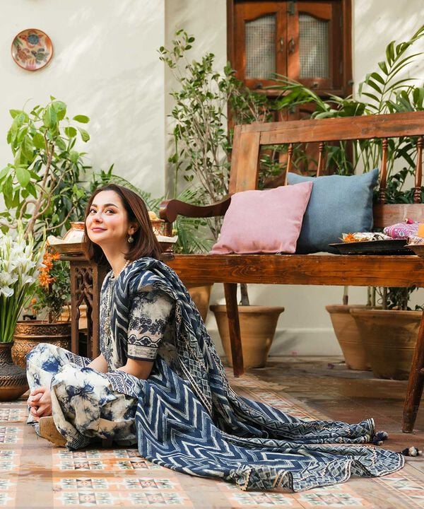 Sapphire Luxury Unstitched Lawn Embroidered Drees