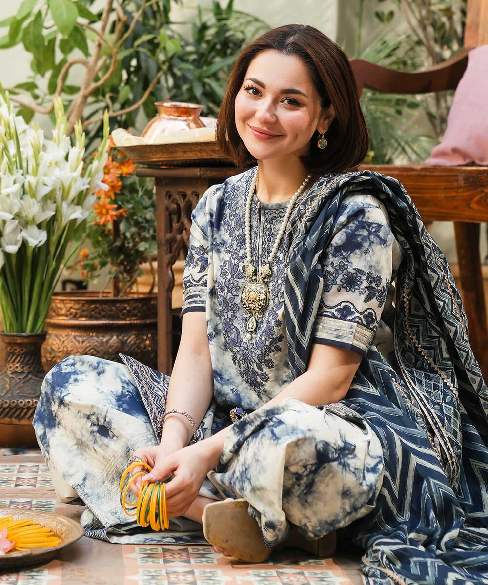 Sapphire Luxury Unstitched Lawn Embroidered Drees
